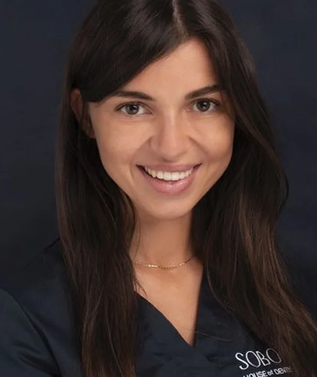 <small>Lekarz stomatolog </small>Adrianna Paluszkiewicz