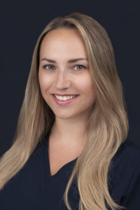 <small>Lekarz stomatolog</small> Julia Martyniw